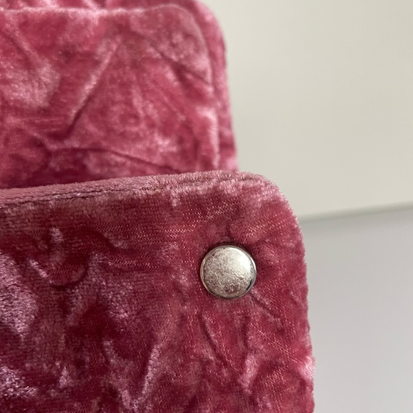 Street Level velvet crossbody bag - Picture 9 of 15